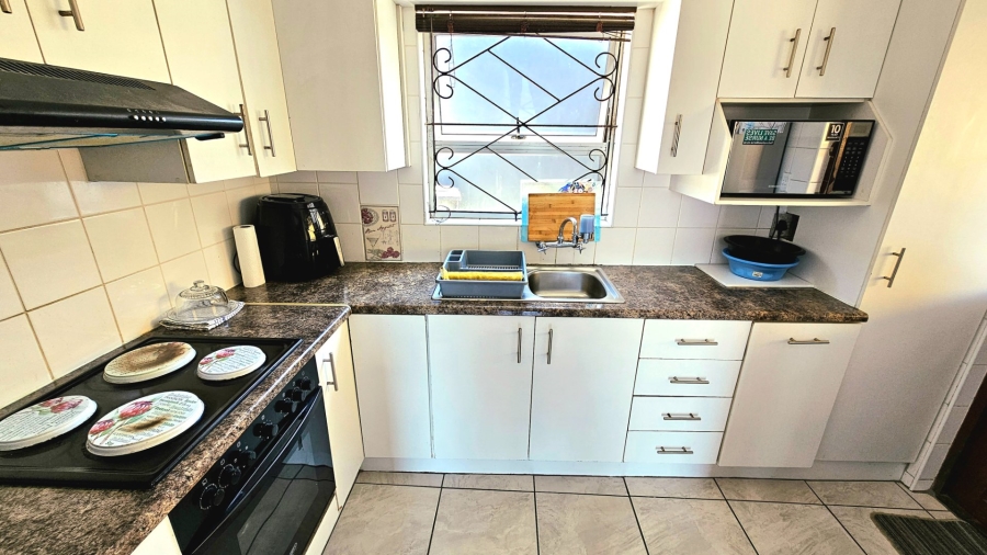 2 Bedroom Property for Sale in Strandfontein Village Western Cape